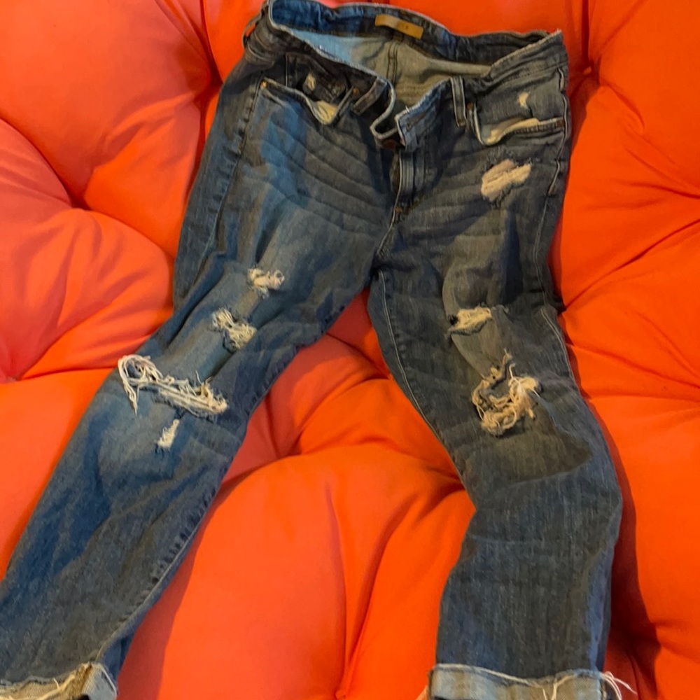 Distress ankle jeans